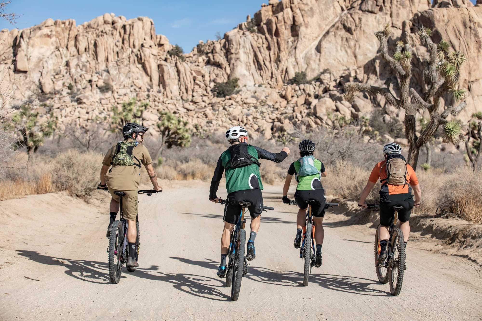 camelbak-m-u-l-e-mountain-bike-hydration-pack image 6
