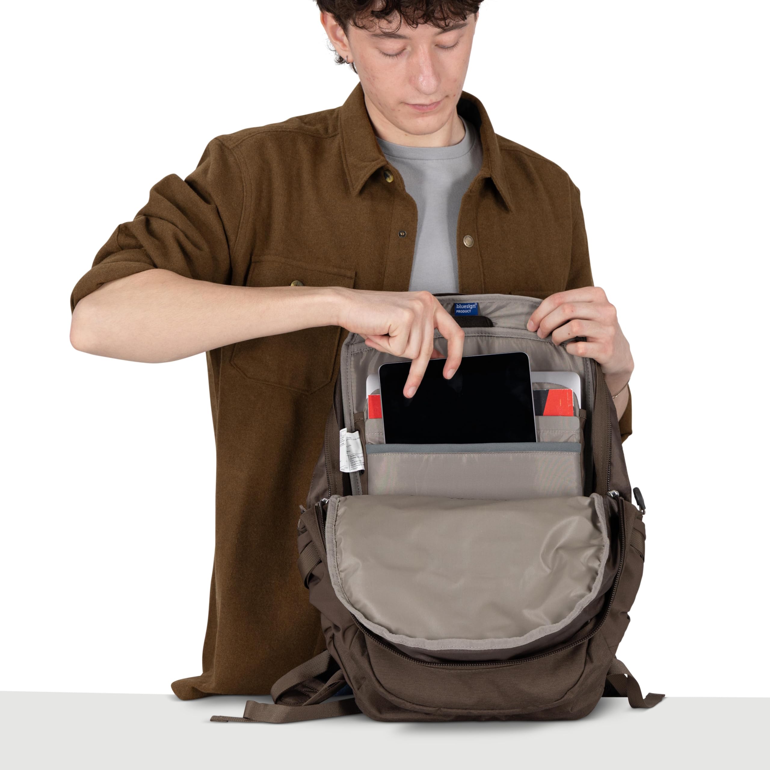 osprey-quasar-driftshade-26l-laptop-backpack-olive-tan-recycled-fabric image 4