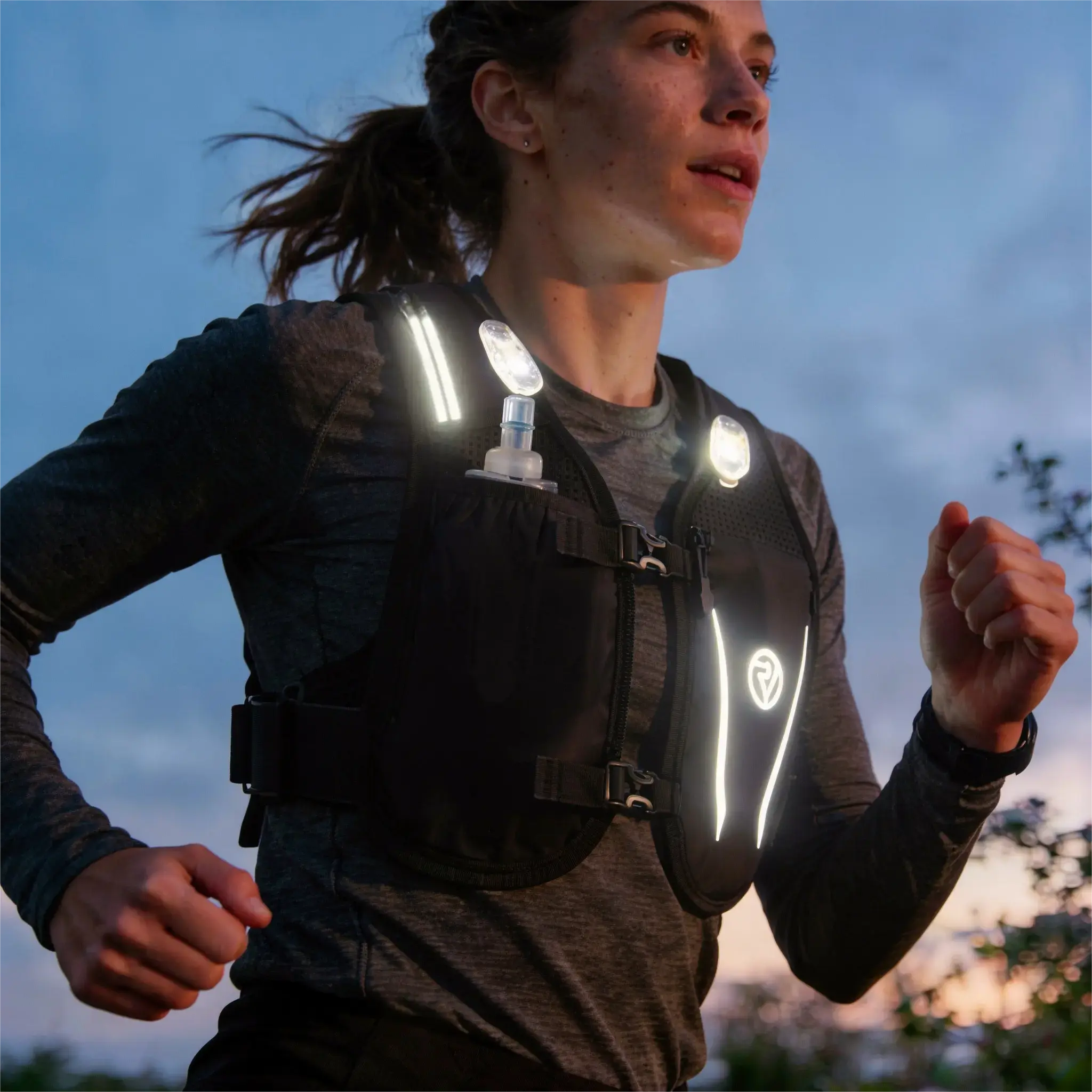 proviz-reflective-running-hydration-led-vest image 8